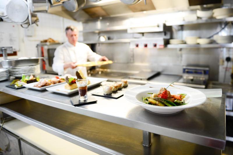 Logis Hotel Restaurant De La Poste Le Mêle-sur-Sarthe Zewnętrze zdjęcie