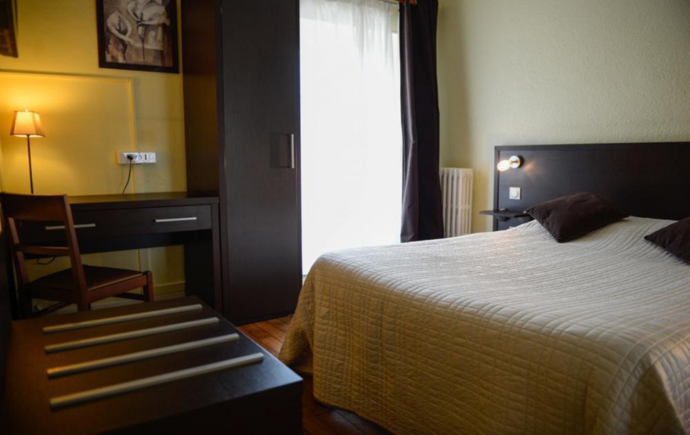 Logis Hotel Restaurant De La Poste Le Mêle-sur-Sarthe Zewnętrze zdjęcie