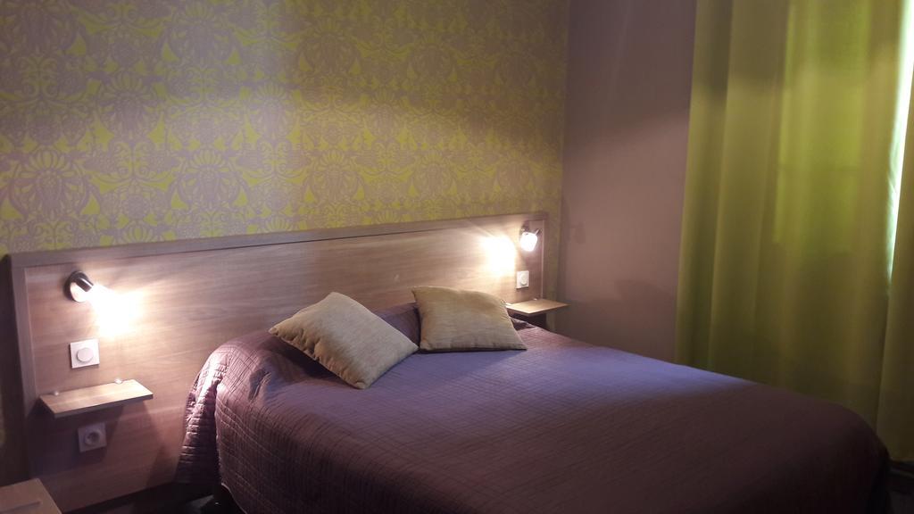 Logis Hotel Restaurant De La Poste Le Mêle-sur-Sarthe Zewnętrze zdjęcie