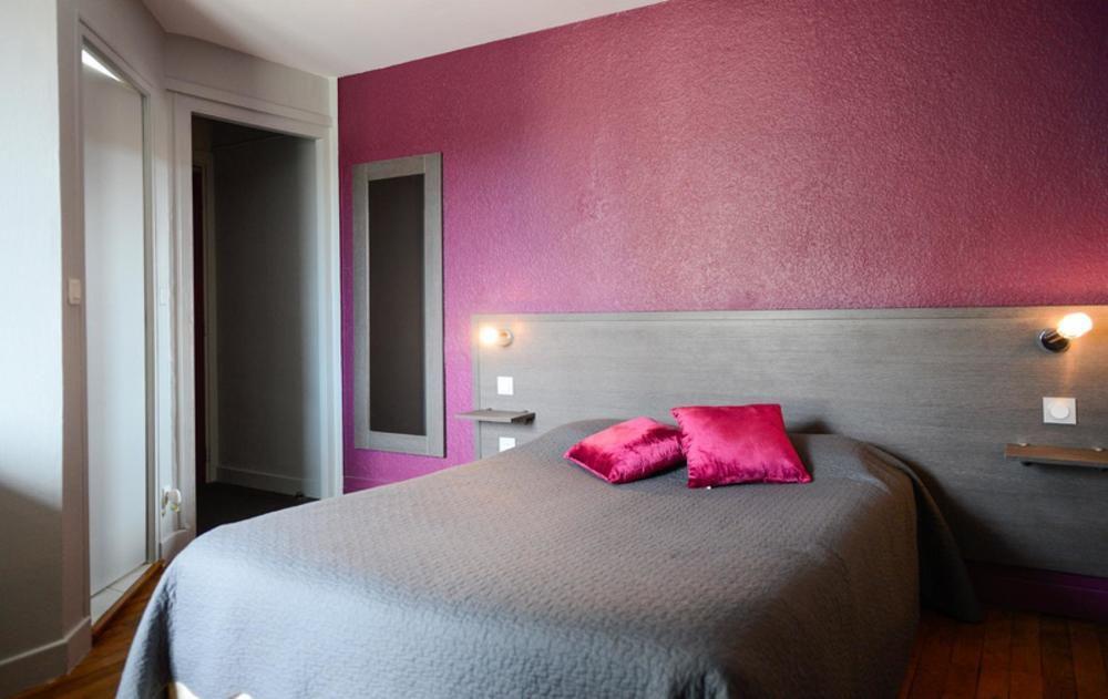 Logis Hotel Restaurant De La Poste Le Mêle-sur-Sarthe Zewnętrze zdjęcie
