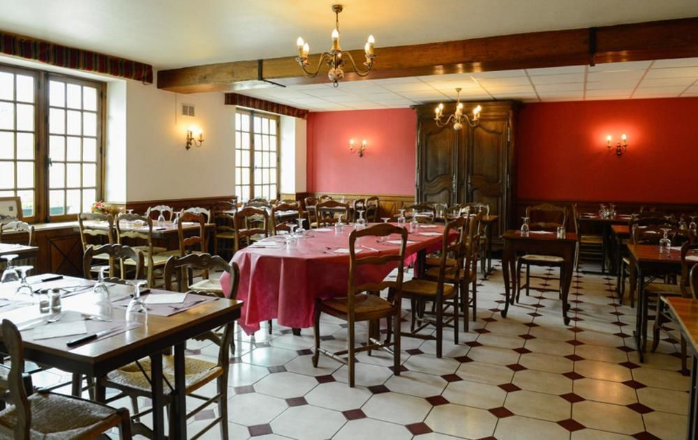 Logis Hotel Restaurant De La Poste Le Mêle-sur-Sarthe Zewnętrze zdjęcie