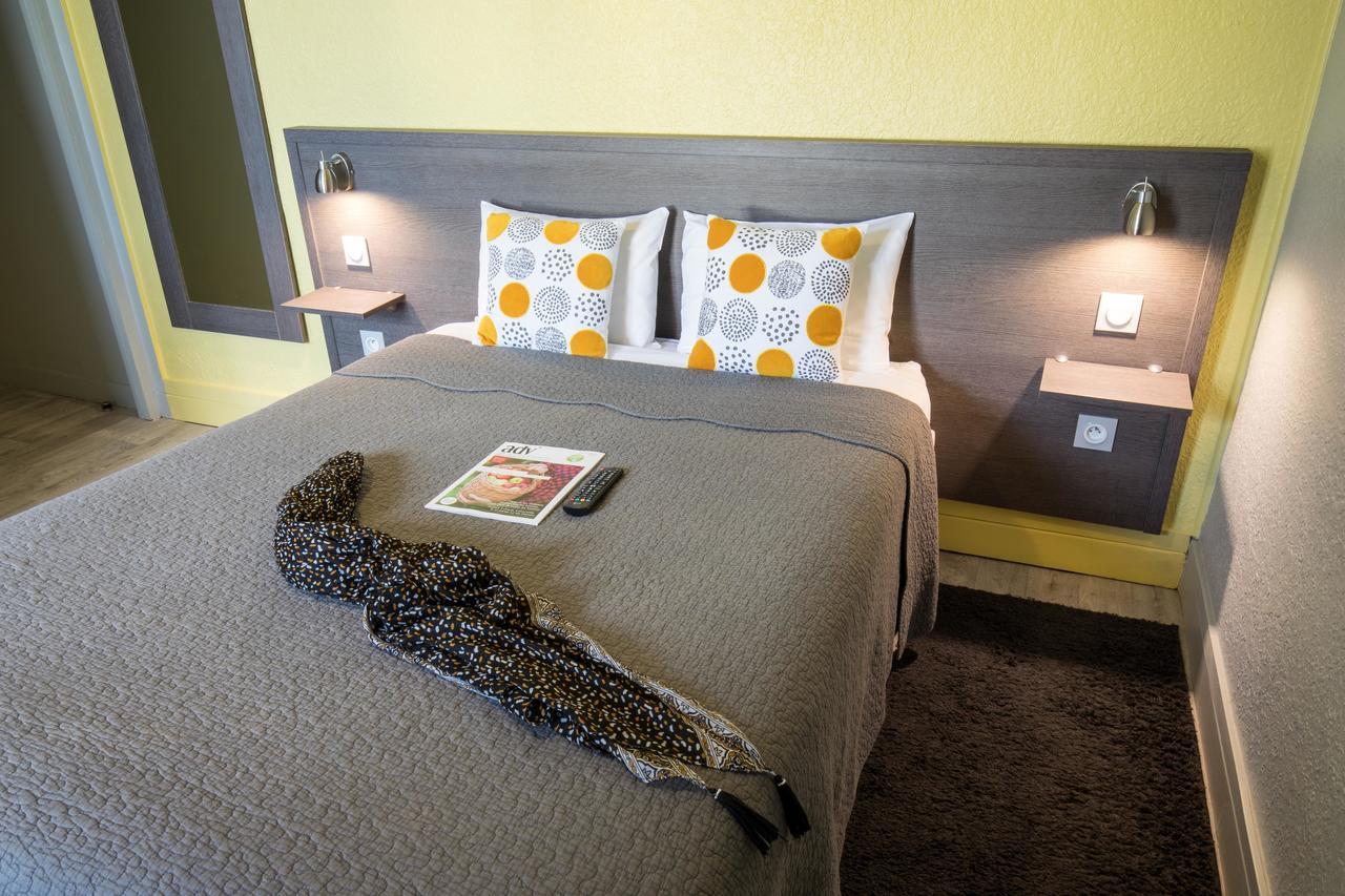 Logis Hotel Restaurant De La Poste Le Mêle-sur-Sarthe Zewnętrze zdjęcie