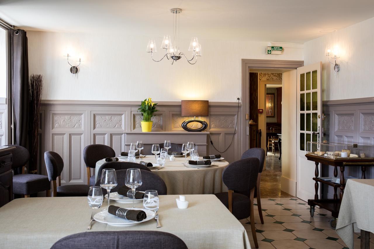 Logis Hotel Restaurant De La Poste Le Mêle-sur-Sarthe Zewnętrze zdjęcie