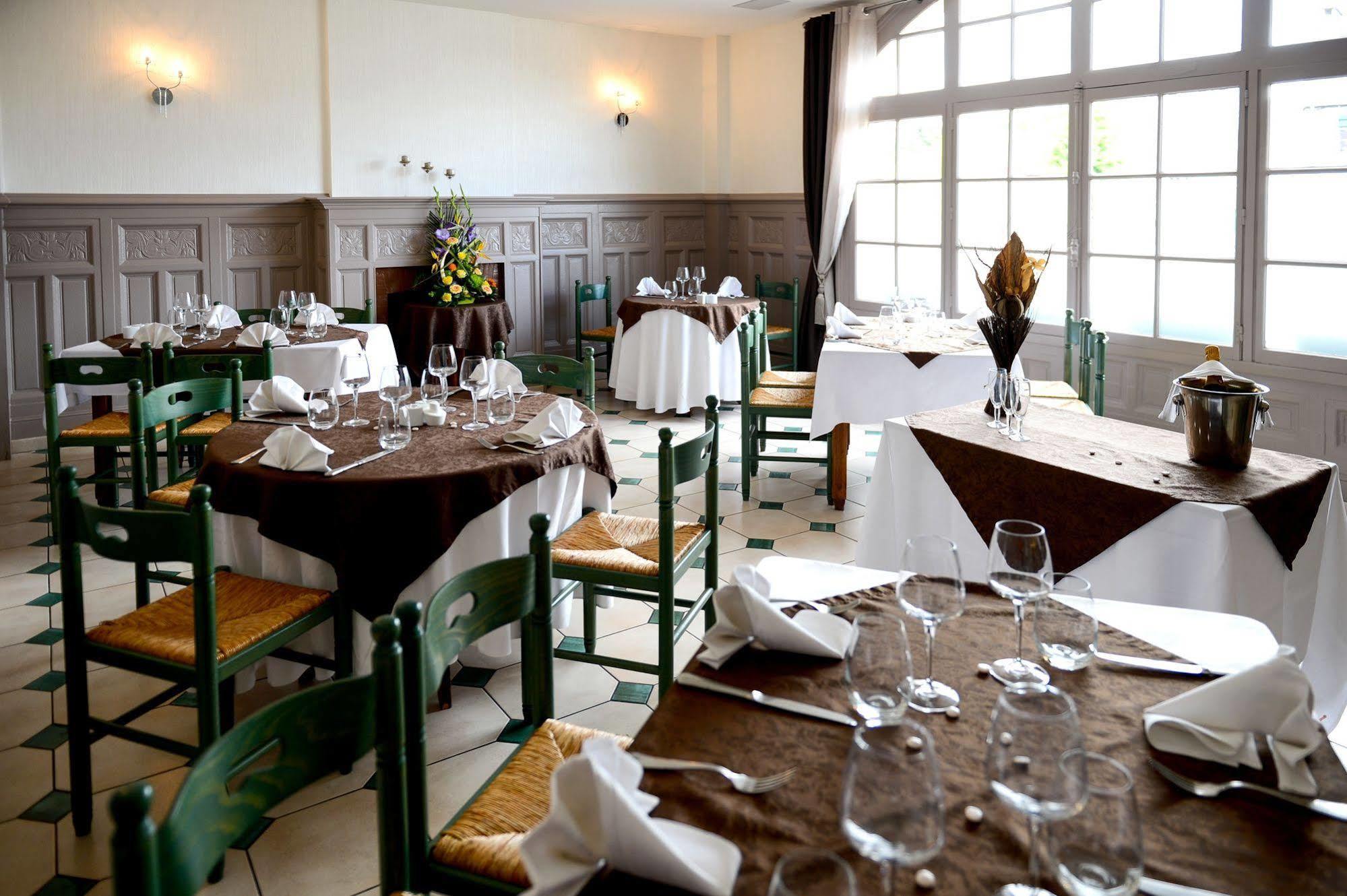 Logis Hotel Restaurant De La Poste Le Mêle-sur-Sarthe Zewnętrze zdjęcie