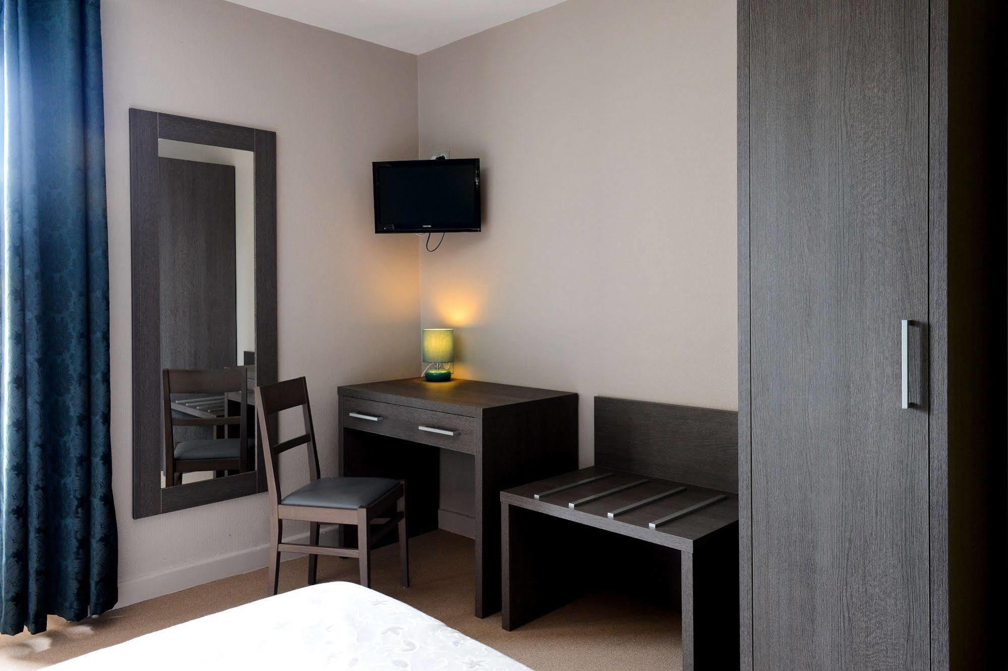 Logis Hotel Restaurant De La Poste Le Mêle-sur-Sarthe Zewnętrze zdjęcie