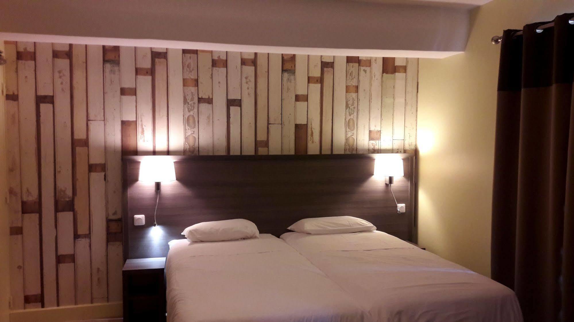 Logis Hotel Restaurant De La Poste Le Mêle-sur-Sarthe Zewnętrze zdjęcie