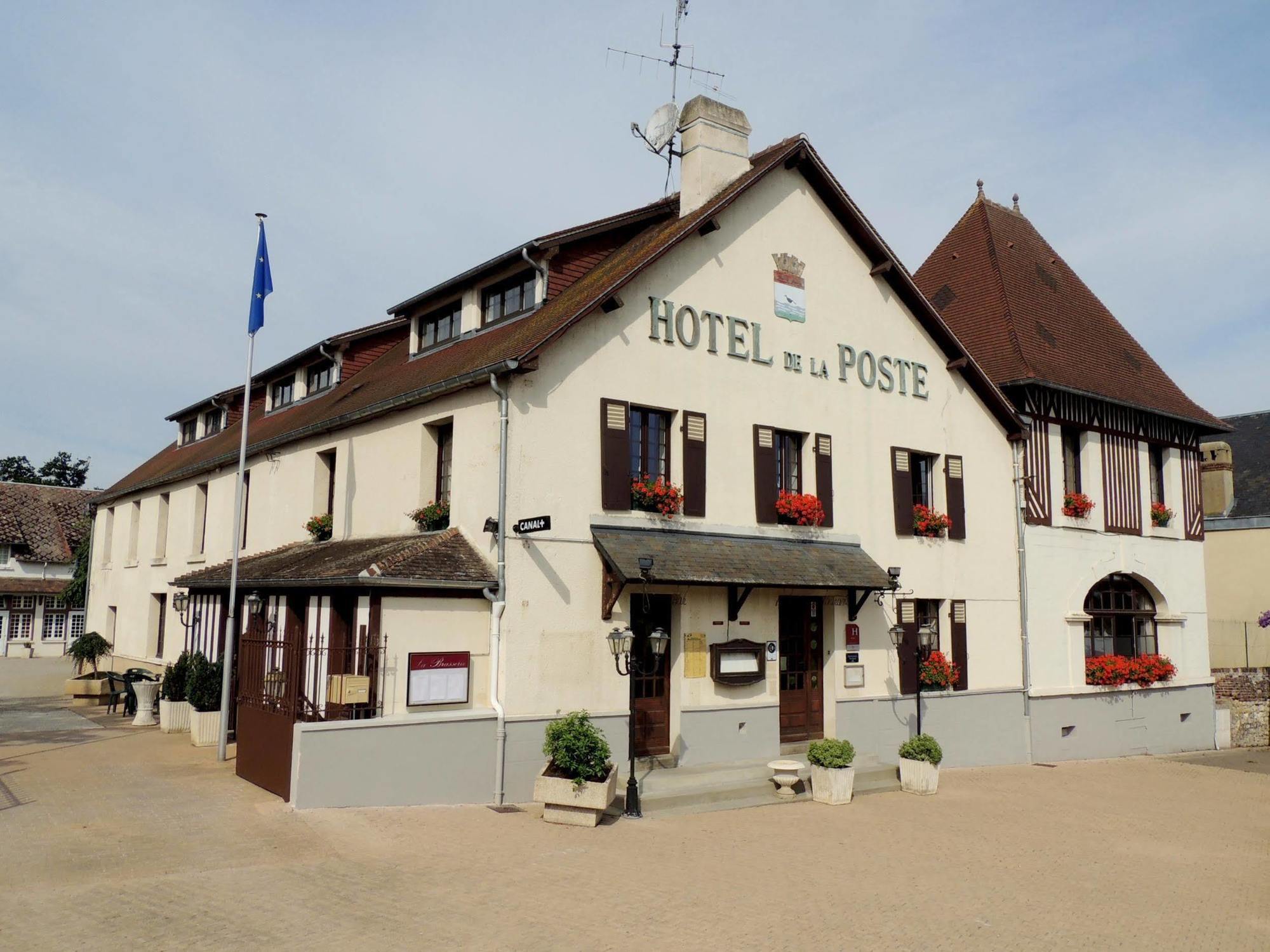 Logis Hotel Restaurant De La Poste Le Mêle-sur-Sarthe Zewnętrze zdjęcie