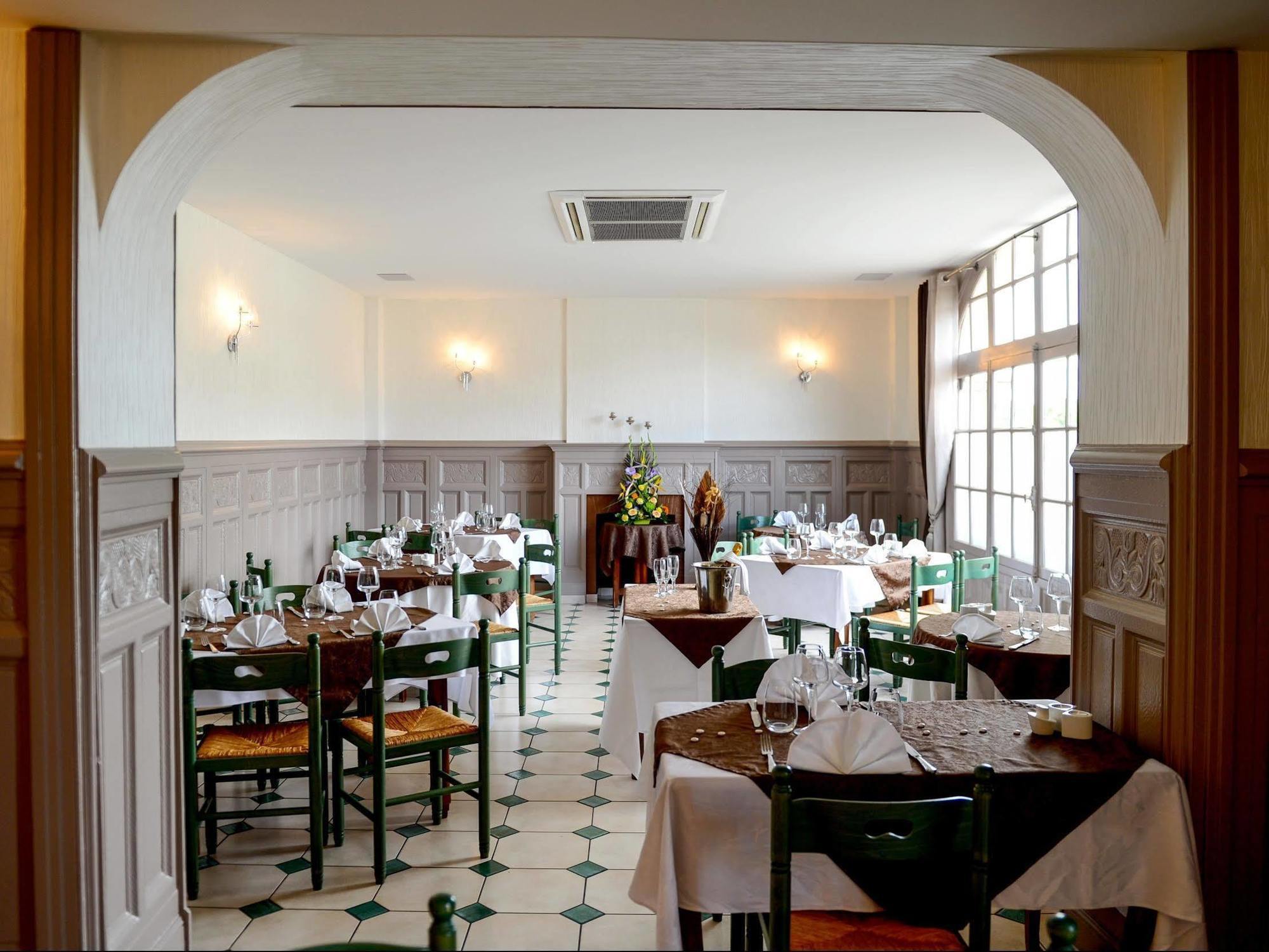 Logis Hotel Restaurant De La Poste Le Mêle-sur-Sarthe Zewnętrze zdjęcie