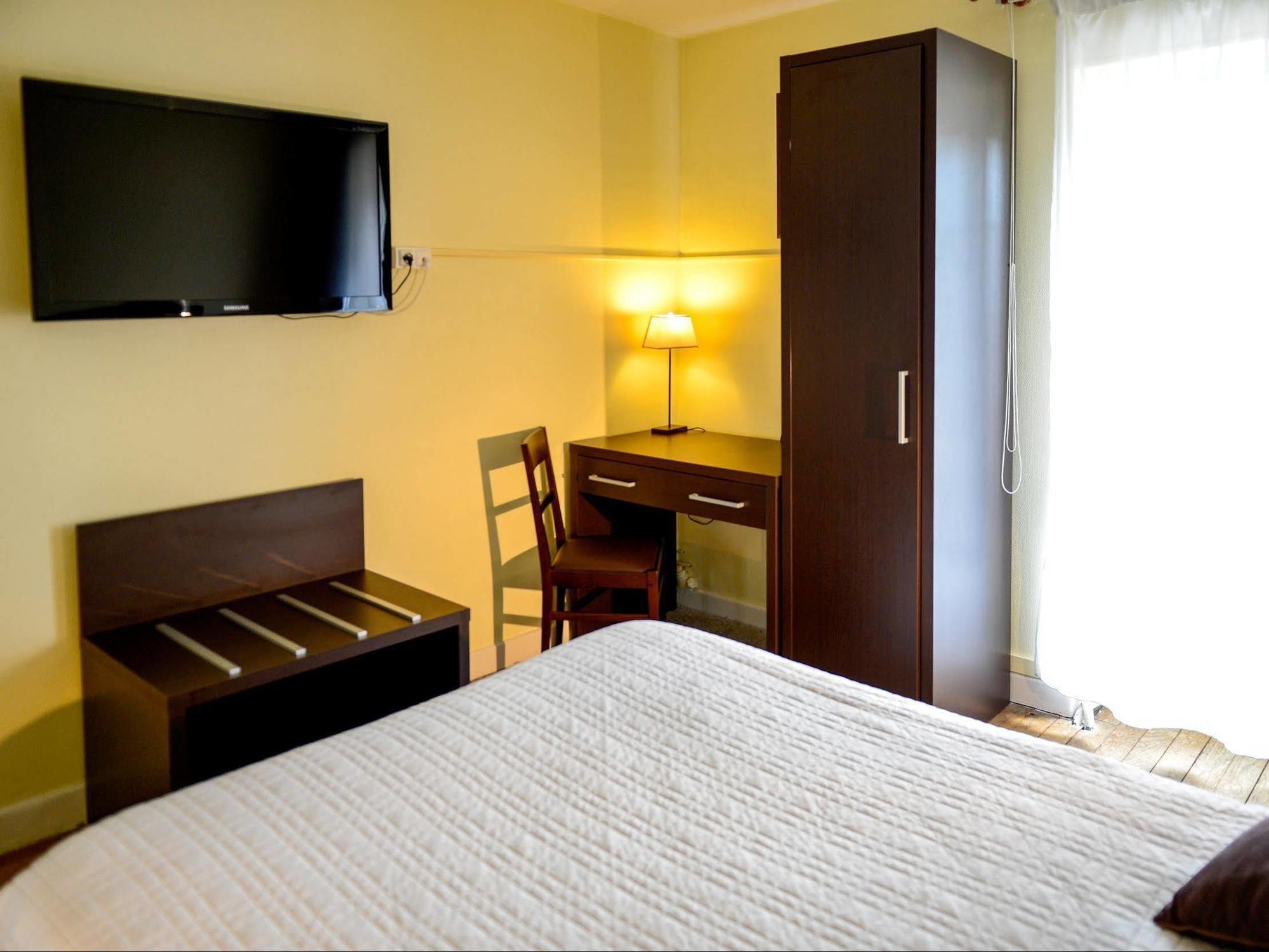 Logis Hotel Restaurant De La Poste Le Mêle-sur-Sarthe Zewnętrze zdjęcie