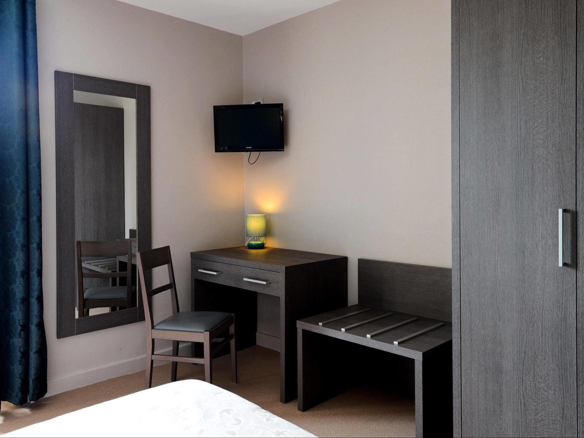Logis Hotel Restaurant De La Poste Le Mêle-sur-Sarthe Zewnętrze zdjęcie