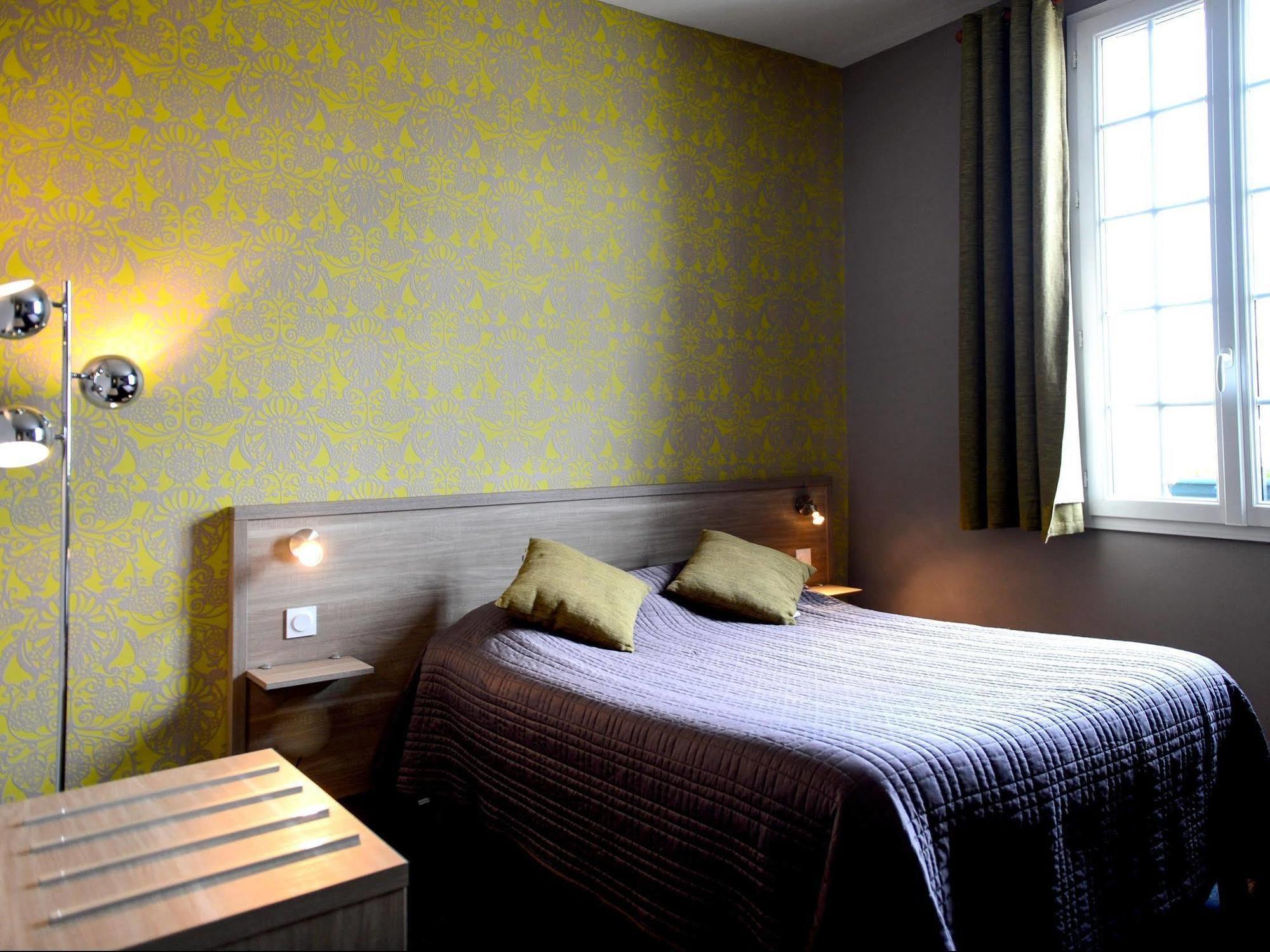Logis Hotel Restaurant De La Poste Le Mêle-sur-Sarthe Zewnętrze zdjęcie