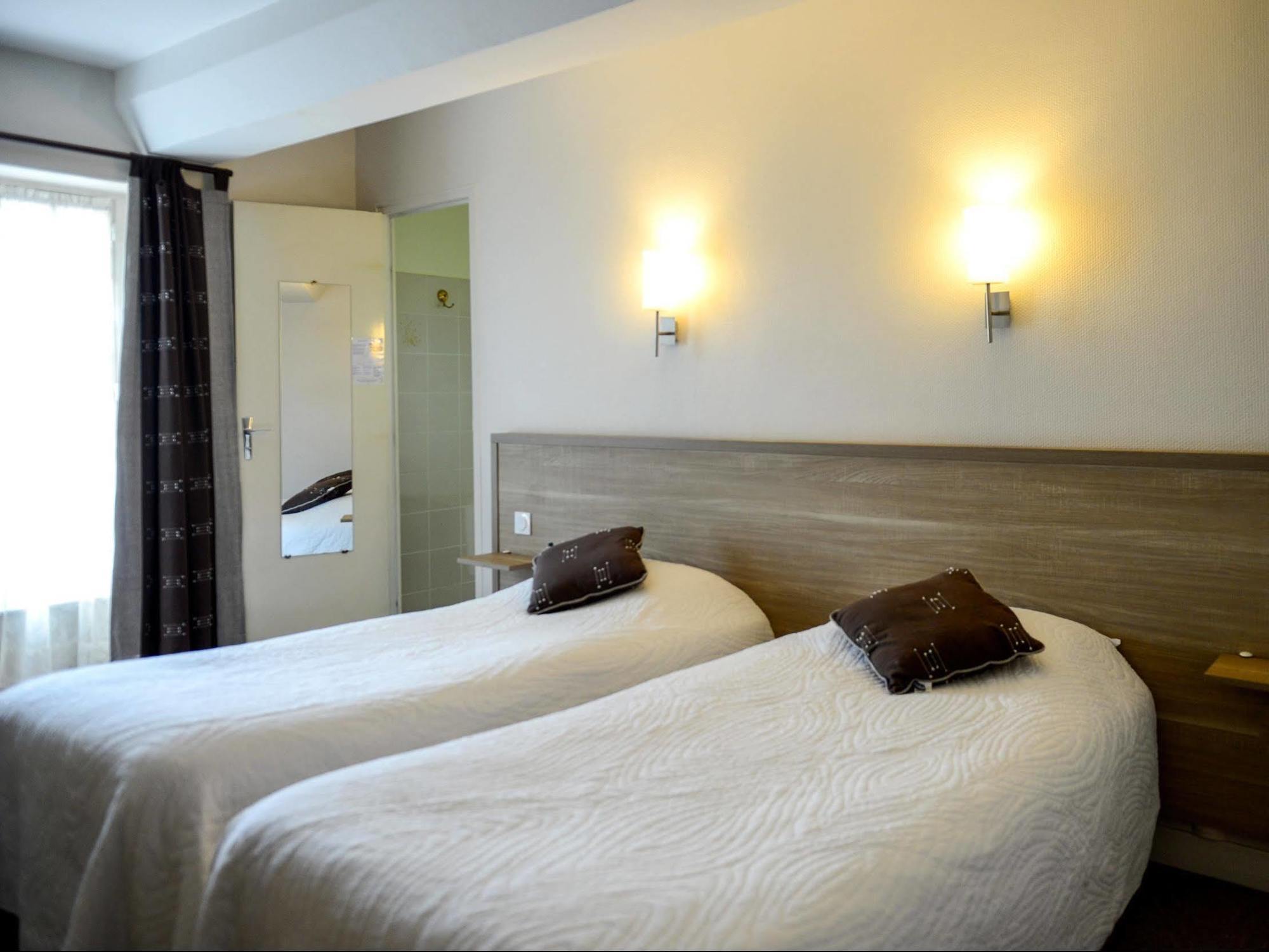 Logis Hotel Restaurant De La Poste Le Mêle-sur-Sarthe Zewnętrze zdjęcie
