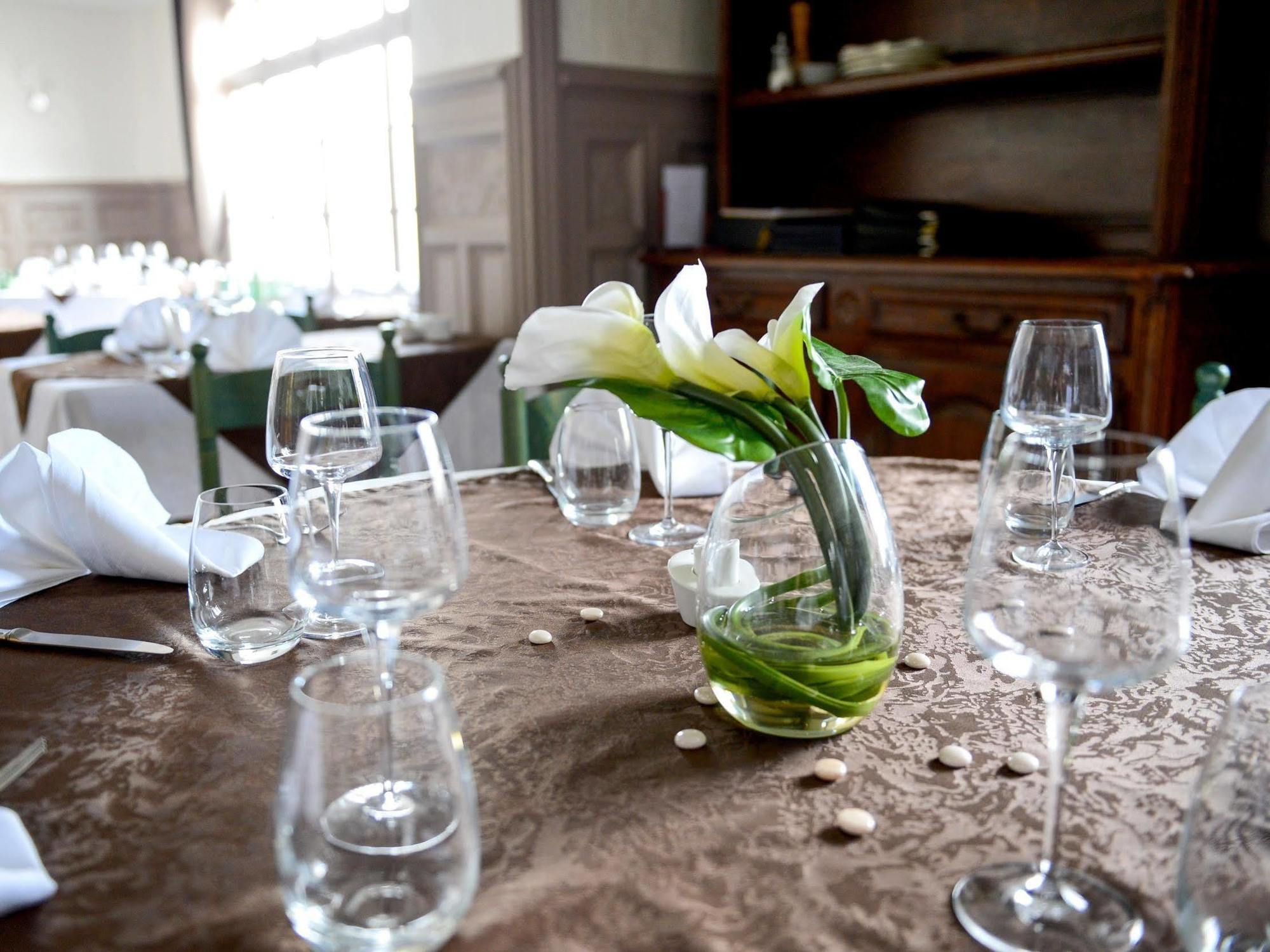 Logis Hotel Restaurant De La Poste Le Mêle-sur-Sarthe Zewnętrze zdjęcie